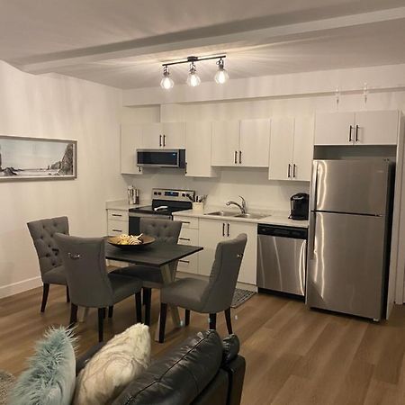 Adorable 1 Bedroom Suite- A Skip To Galloping Goose ビクトリア エクステリア 写真