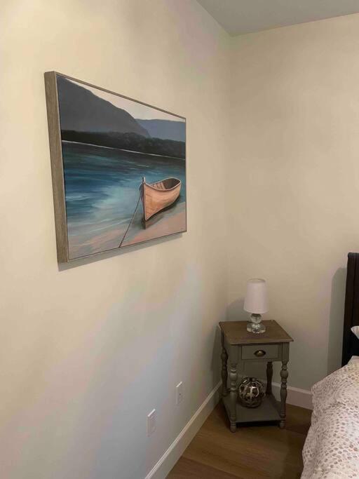 Adorable 1 Bedroom Suite- A Skip To Galloping Goose ビクトリア エクステリア 写真